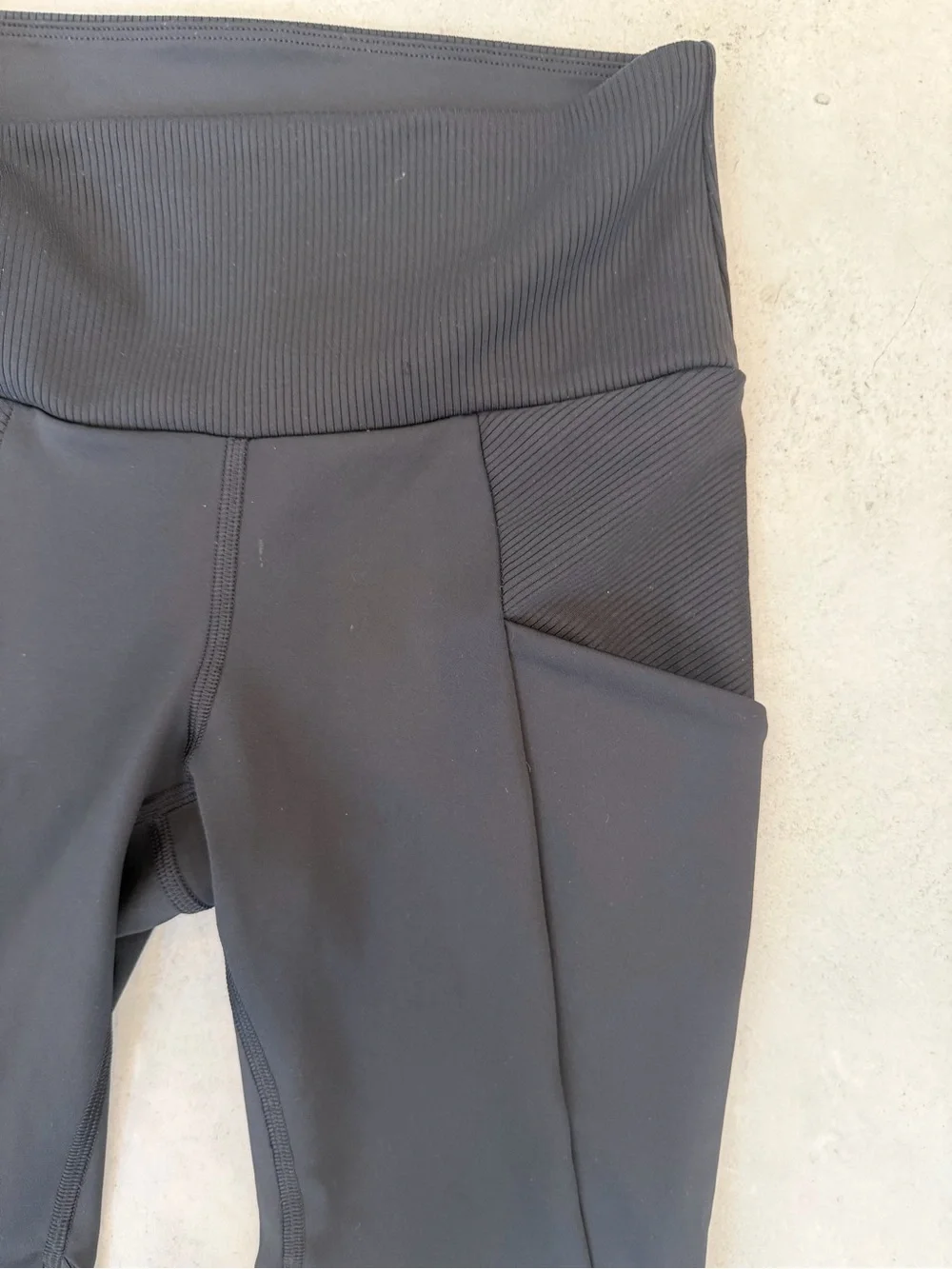 Alo Yoga High-Waist Black Leggings w/ Mesh Panels & Side Pockets